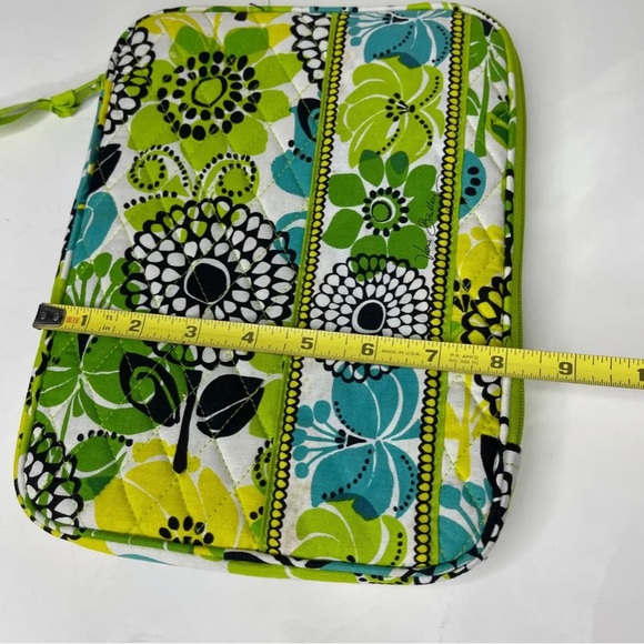 Vera Bradley quilted “Limes Up” retired pattern 2 side zip 8.5x10.5” iPad cover - Picture 5 of 7